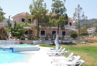 TIMOTHEOS STUDIOS has Balcony rooms