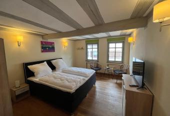 Gasthaus Zum Goldenen Hirsch has Balcony rooms