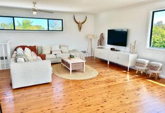 Long Jetty Lake House allows 18 year olds to book a room