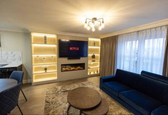 LUXURY TOWN CENTRE APARTMENT allows 18 year olds to book a room