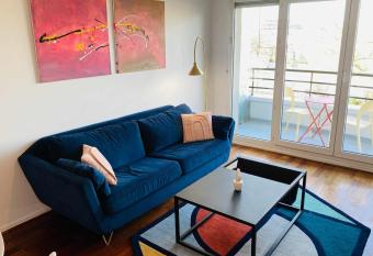 Cosy 39m with terrace in Aubervilliers has Balcony rooms