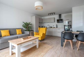 *Disneyland-Paris*4pers, Netflix, Parking, Wifi has Balcony rooms