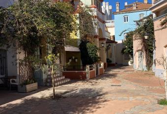 APRTAMENTO PE  A DE HITA allows 18 year olds to book a room