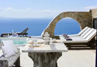 Villa Fos has Balcony rooms