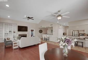 Sovereign Cottage, GardenView, Spacious,Near Beach has Balcony rooms