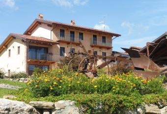 Cascina Coste has Balcony rooms