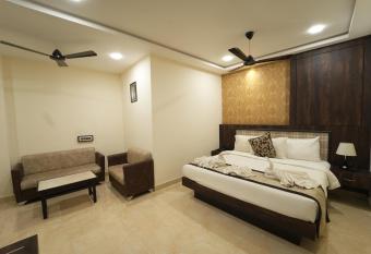 ONE TOWN PRIME HOTEL has Balcony rooms