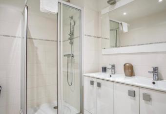 Apartment with a large terrace near the city center allows 18 year olds to book a room