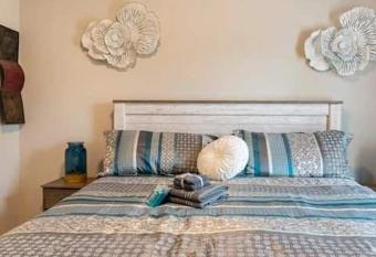 Hotel Style Private Room 20min from ATL allows 18 year olds to book a room