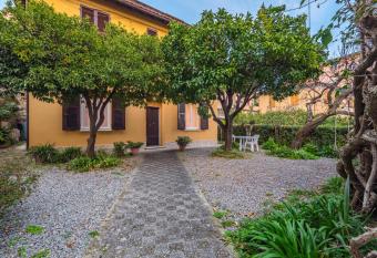 Il Verde nel Blu, Terre Marine allows 18 year olds to book a room