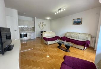 Beautiful and modern aparment in Aerodrom allows 18 year olds to book a room