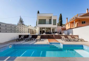 Exclusiva Villa de Lujo con piscina has Balcony rooms