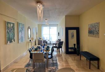 Hermoso y c  modo apartamento con vista al mar has rooms with a private hot tub