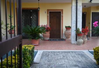 A casa di Lu  con balcone allows 18 year olds to book a room