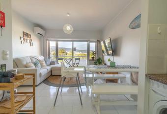 Feel The Ocean Apartment Praia do Cabedelo allows 18 year olds to book a room