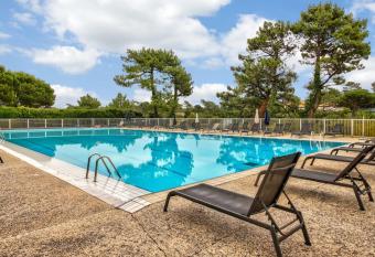 33m near the beaches -residence with pool has Balcony rooms