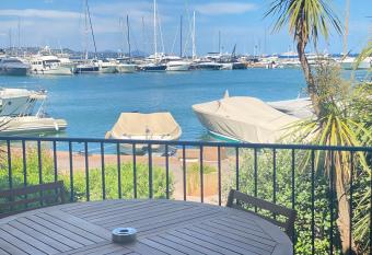 MarinesAppartement, Le quai Trop  zien marina has Balcony rooms