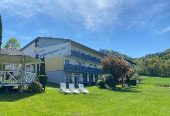 Pension Carinthia has Balcony rooms