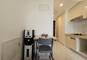 Apartement Skyhouse Bsd T.L26D By LiviRooms Tangerang has Balcony rooms