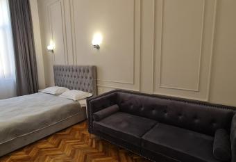 Ap. central exclusivist nou 2022 allows 18 year olds to book a room