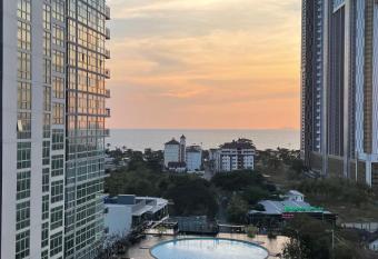 10the grand sea view jomtien condo allows 18 year olds to book a room