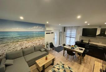 Petit ch  teau has Balcony rooms