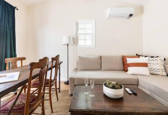 Cozy 1-bedroom Guest Apartment with Kitchenette allows 18 year olds to book a room