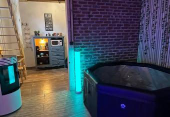 SPA esprit cabane perch  e has Balcony rooms