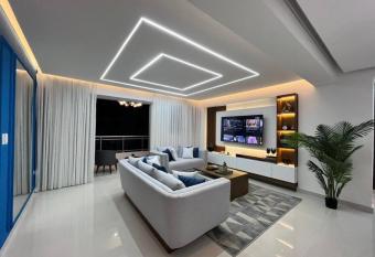 Lujoso apartamento cerca del aeropuerto has Balcony rooms