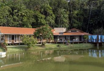Casa de Campo, Ref  gio do Lago has rooms with a private hot tub