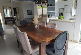 Casa na Grande Florianopolis allows 18 year olds to book a room