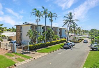 Studio 20 ENDEAVOUR INN has Balcony rooms