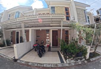 Ndalem Ngadimulyo Homestay Jogja Family Only has Balcony rooms