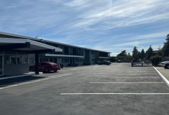 Seaside Inn & Suites has Balcony rooms