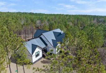 Billiard Breezeway - Stunning Detached Gameroom! has Balcony rooms