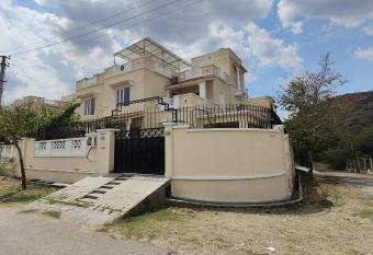 Aavyukta 3bhk private Villa in udaipur has Smoking/Balcony rooms
