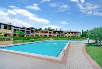 Garda House con Piscina Vista Lago e Free Parking has Balcony rooms