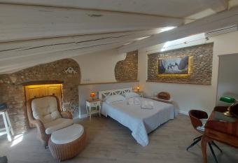 B&B Corte Colli Antichi allows 18 year olds to book a room