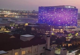 Awesome! Apartment in Downtown Dallas has Balcony rooms