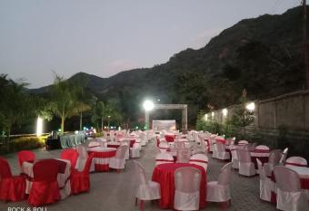 Sangri Resort has Balcony rooms