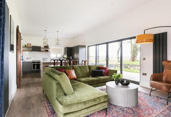 The Barn at Corrstown Village has rooms with a private hot tub