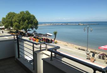 Sea and Sun Luxury apartment allows 18 year olds to book a room