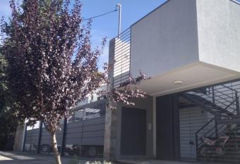 Chacras con patio y cochera has Balcony rooms