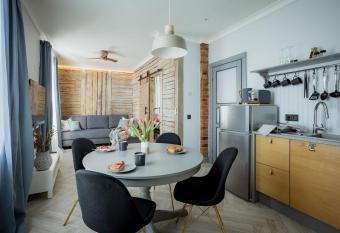 UUE T  NAVA KORTER allows 18 year olds to book a room