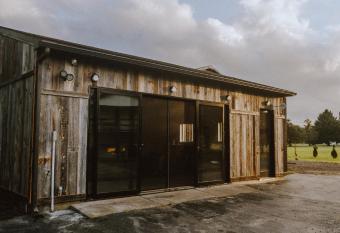 Finger Lakes Treehouse has Balcony rooms