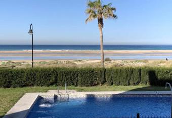 Duplex de dos dormitorios acceso directo a la playa allows 18 year olds to book a room