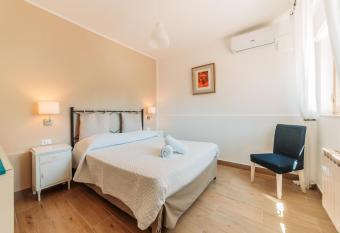 Casa Al Vicolo allows 18 year olds to book a room