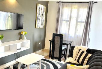 Elegant 1br Milimani - Fast Wifi allows 18 year olds to book a room