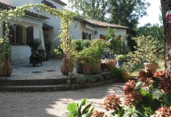 Laserregnol allows 18 year olds to book a room