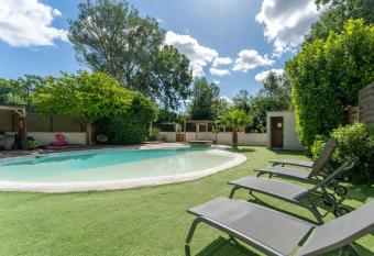 5 La maison des roses Avignon has Balcony rooms